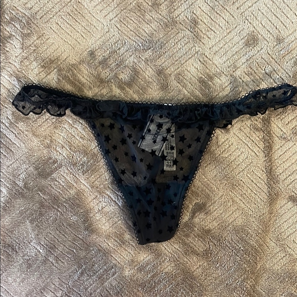 PINK Victoria’s Secret Black Star Patterned Lace Thong NWT Med.